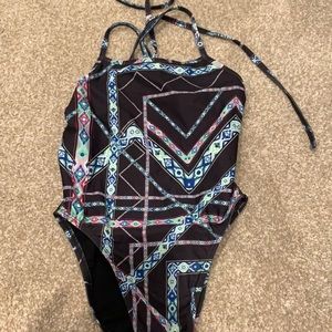 Jolyn Jackson III Tie Back